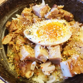 チャーシューたまご丼